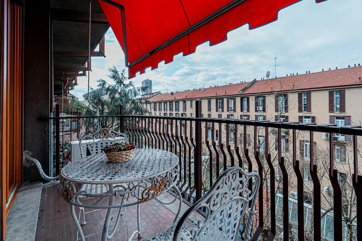Lovelyhousebraida Milano 0*,  Italia